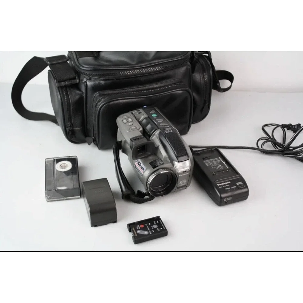 Panasonic PV-L650D Palmsight VHS-C Analog Camera Camcorder Palmcorder TESTED
